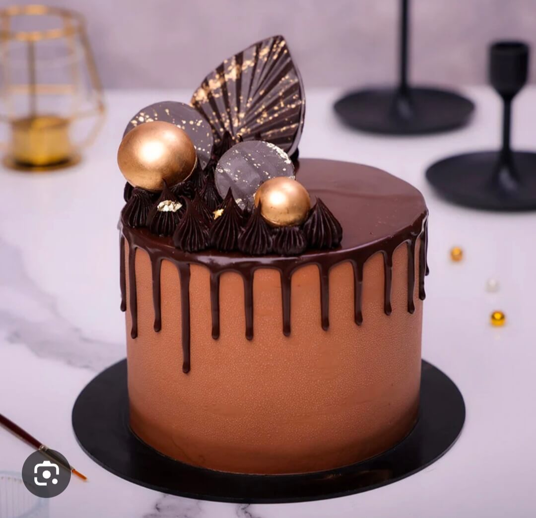 Premium Chocolate Drip Cake in Kolkata